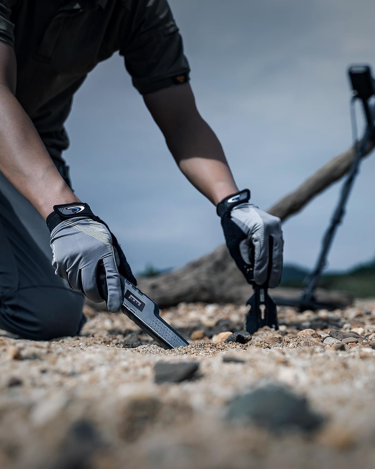 Rechargeable Metal Detector Pinpointer for Adults & Kids, Fully Waterproof Hand-held Metal Detectors Wand with One-Key Interference Elimination, Superhet-Tec Pin Pointer Metal Detector Accessories - Image 9