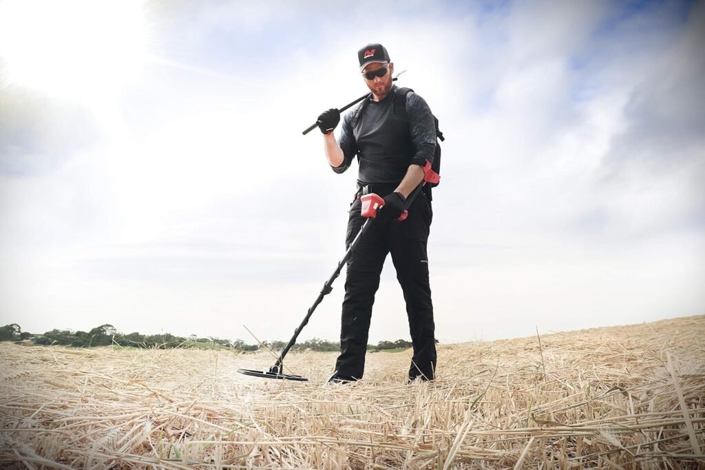 MINELAB Vanquish 340 Multi-Frequency Metal Detector, Easy Fully-Automatic Hunter with Simple Controls and Waterproof Coil
